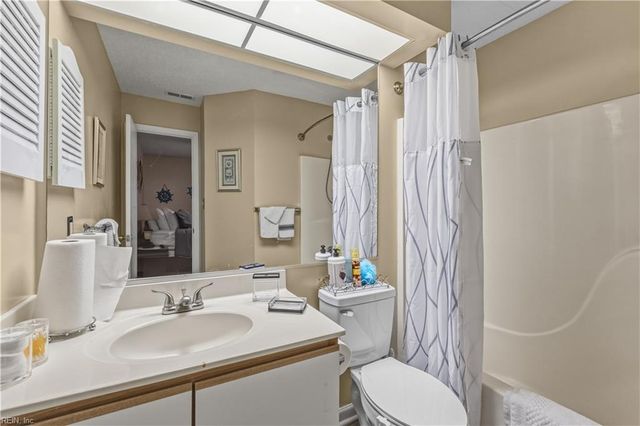 3801 Pamunkey River Reach Apt A, Portsmouth, VA 23703