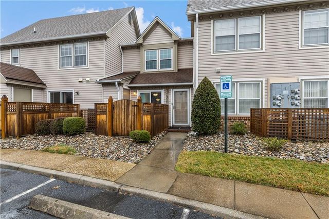 3801 Pamunkey River Reach Apt A, Portsmouth, VA 23703