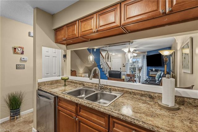 3801 Pamunkey River Reach Apt A, Portsmouth, VA 23703