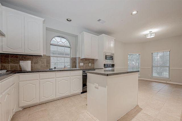 10327 Sablebrook Lane, Houston, TX 77095