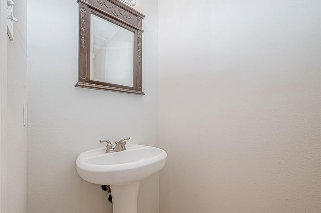 10327 Sablebrook Lane, Houston, TX 77095