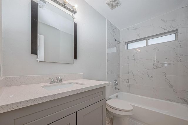 10327 Sablebrook Lane, Houston, TX 77095