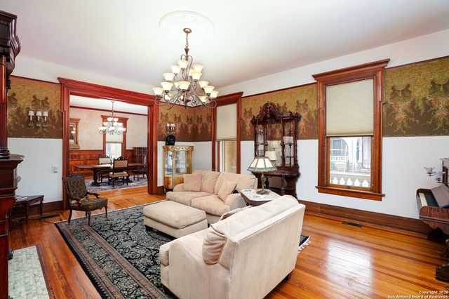 501 W French PL, San Antonio, TX 78212