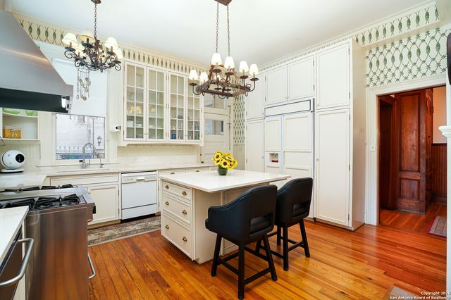 501 W French PL, San Antonio, TX 78212