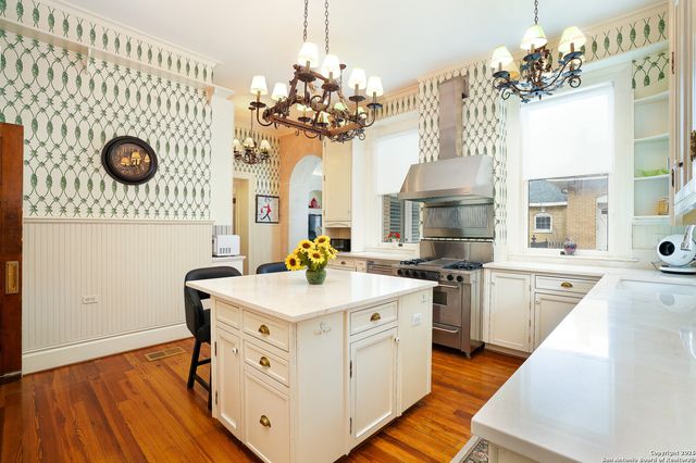 501 W French PL, San Antonio, TX 78212