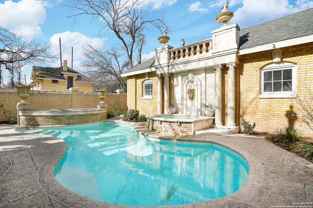 501 W French PL, San Antonio, TX 78212