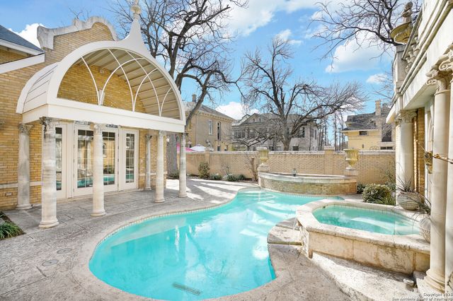 501 W French PL, San Antonio, TX 78212