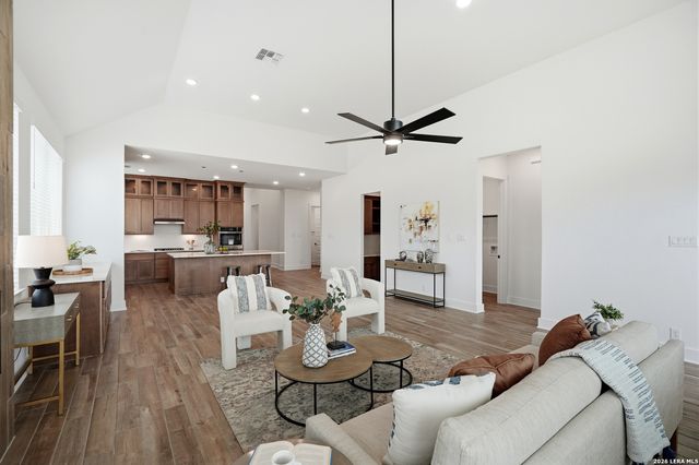 331 Mountain Oak, Castroville, TX 78009