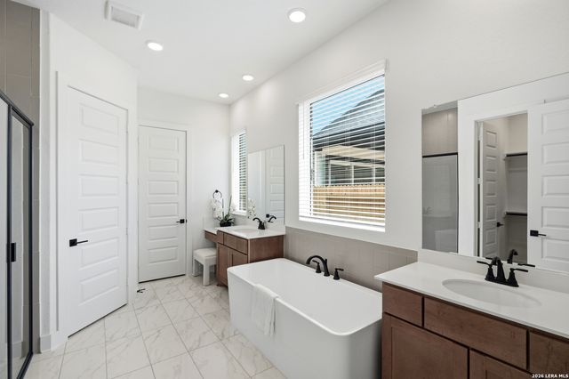331 Mountain Oak, Castroville, TX 78009