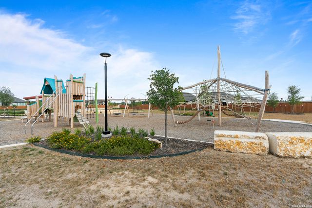 331 Mountain Oak, Castroville, TX 78009