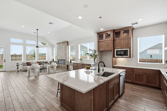 331 Mountain Oak, Castroville, TX 78009