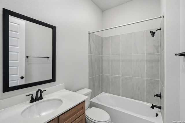 331 Mountain Oak, Castroville, TX 78009