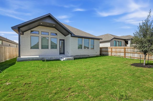 331 Mountain Oak, Castroville, TX 78009