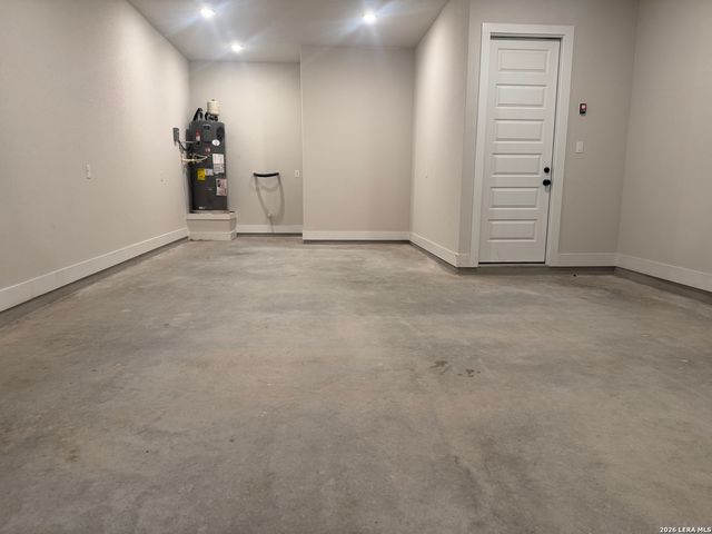 331 Mountain Oak, Castroville, TX 78009