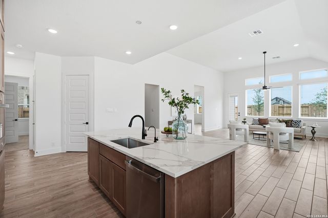 331 Mountain Oak, Castroville, TX 78009