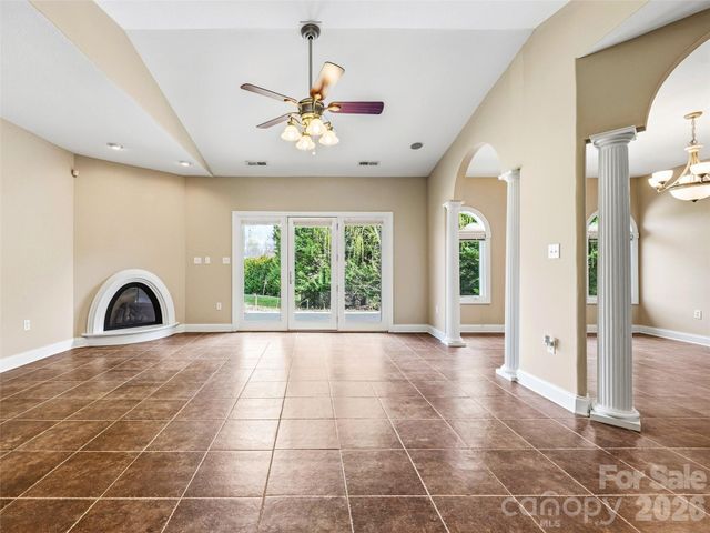 44 Pacifico Drive, Asheville, NC 28806