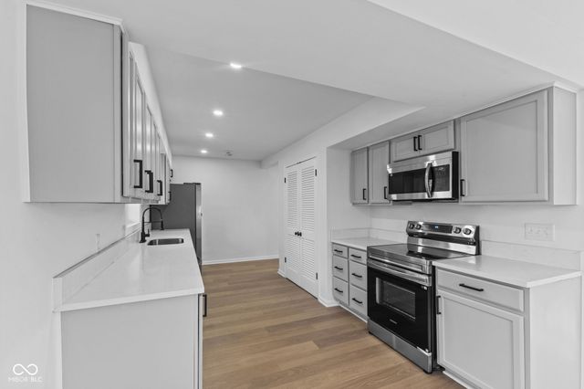 6506 Twin Brooks Drive, Indianapolis, IN 46227