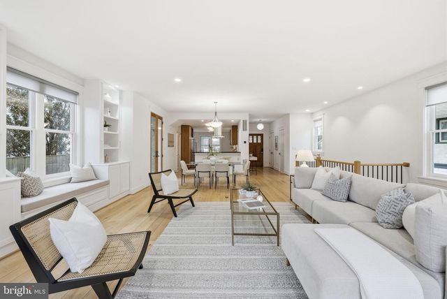 1805 N CALVERT ST, Arlington, VA 22201