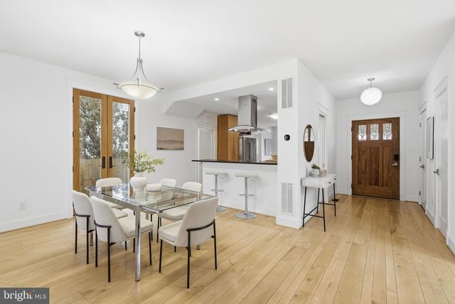 1805 N CALVERT ST, Arlington, VA 22201