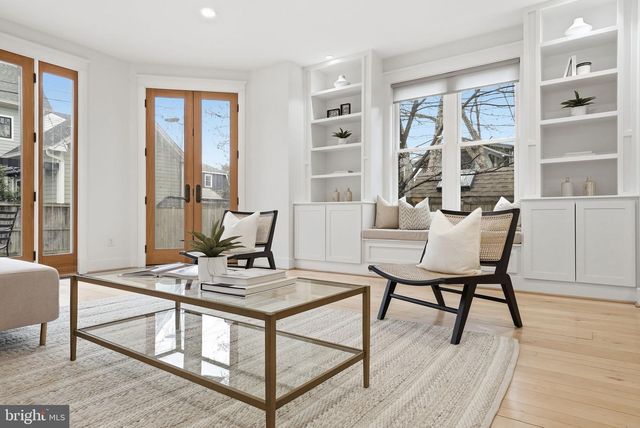 1805 N CALVERT ST, Arlington, VA 22201