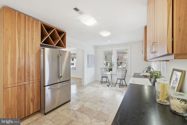 1805 N CALVERT ST, Arlington, VA 22201