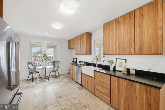 1805 N CALVERT ST, Arlington, VA 22201