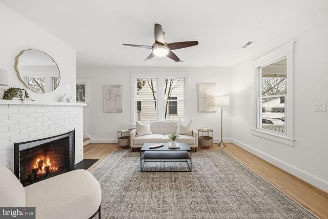 1805 N CALVERT ST, Arlington, VA 22201