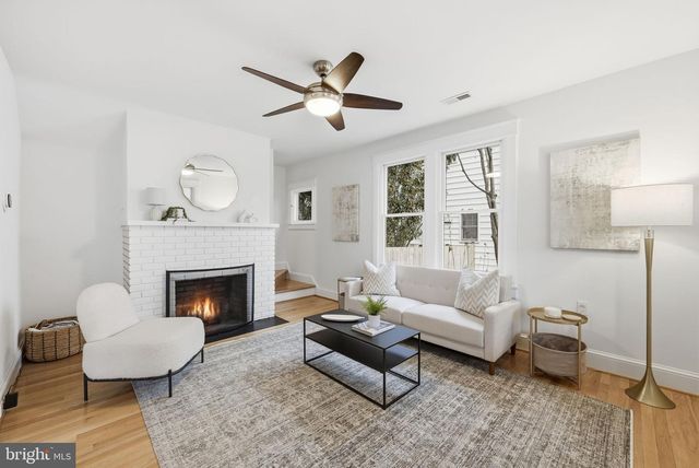 1805 N CALVERT ST, Arlington, VA 22201