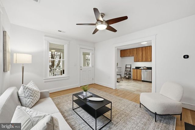 1805 N CALVERT ST, Arlington, VA 22201