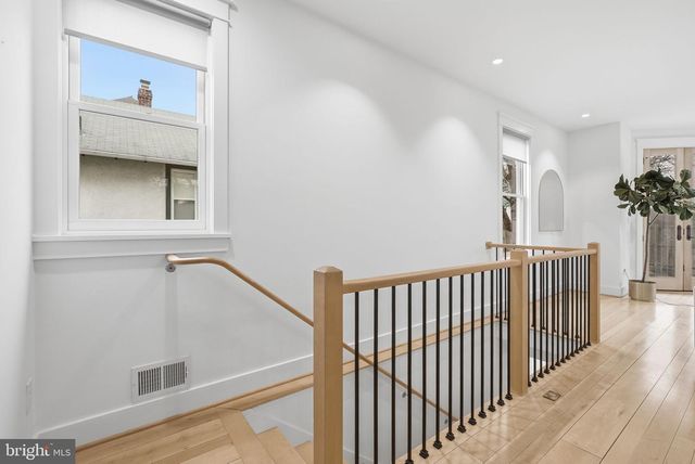 1805 N CALVERT ST, Arlington, VA 22201