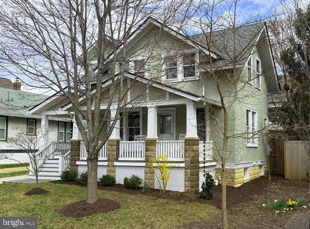 1805 N CALVERT ST, Arlington, VA 22201