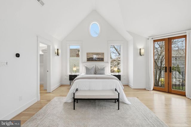 1805 N CALVERT ST, Arlington, VA 22201