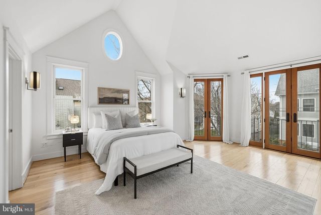 1805 N CALVERT ST, Arlington, VA 22201