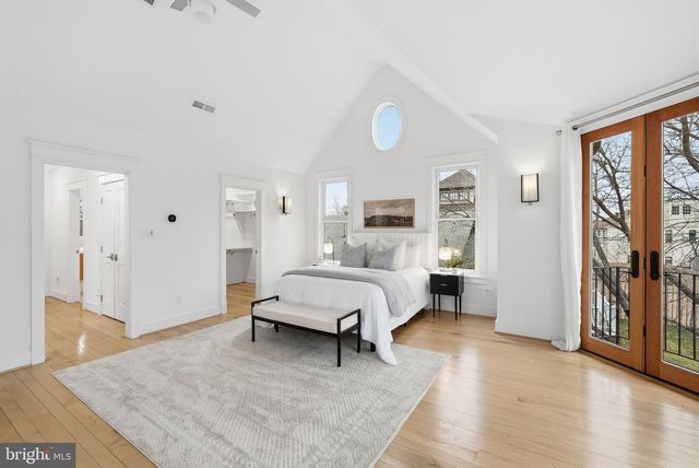 1805 N CALVERT ST, Arlington, VA 22201