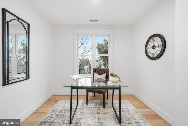 1805 N CALVERT ST, Arlington, VA 22201