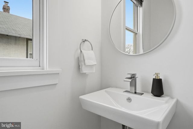 1805 N CALVERT ST, Arlington, VA 22201