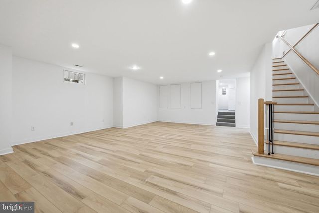 1805 N CALVERT ST, Arlington, VA 22201