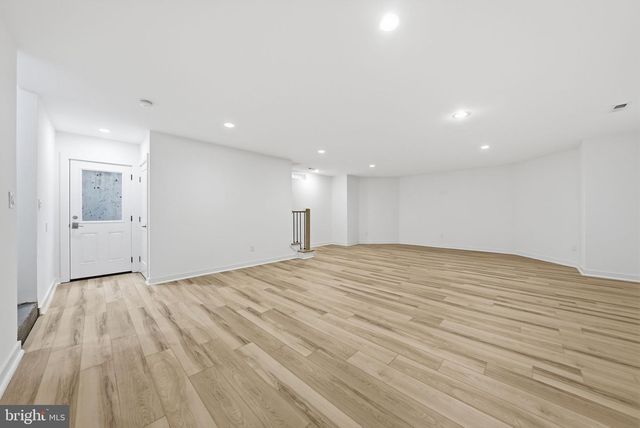 1805 N CALVERT ST, Arlington, VA 22201