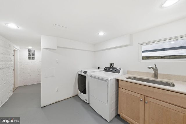 1805 N CALVERT ST, Arlington, VA 22201