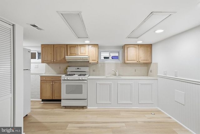 1805 N CALVERT ST, Arlington, VA 22201