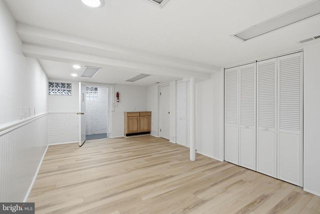 1805 N CALVERT ST, Arlington, VA 22201