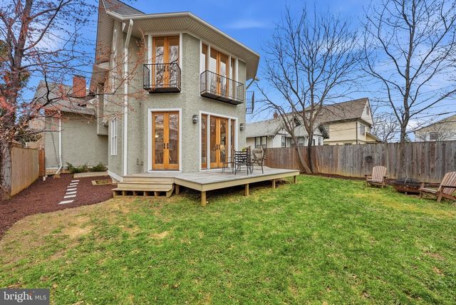 1805 N CALVERT ST, Arlington, VA 22201