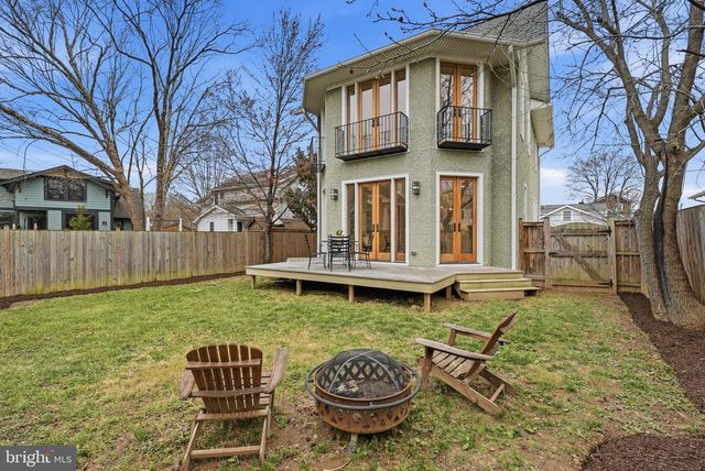 1805 N CALVERT ST, Arlington, VA 22201