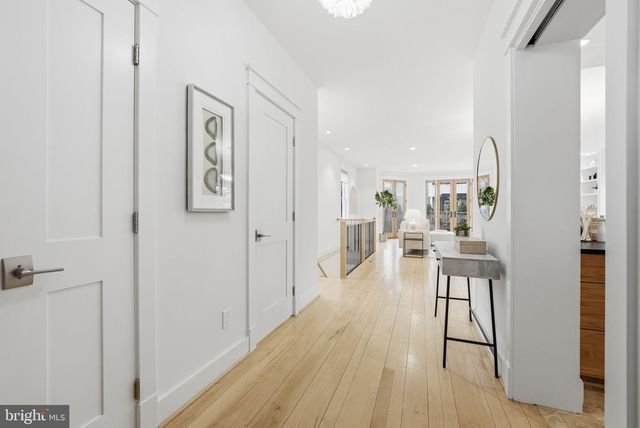 1805 N CALVERT ST, Arlington, VA 22201