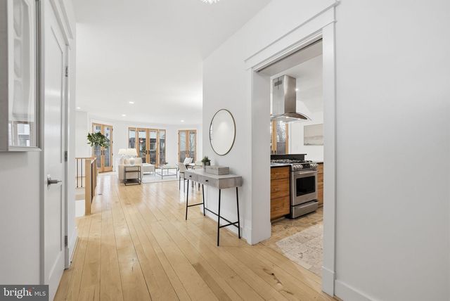 1805 N CALVERT ST, Arlington, VA 22201