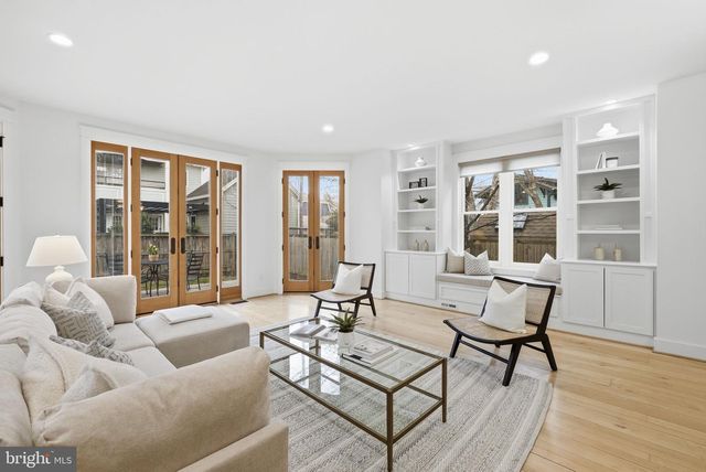 1805 N CALVERT ST, Arlington, VA 22201