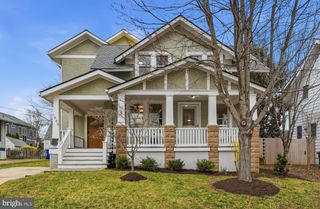 1805 N CALVERT ST, Arlington, VA 22201