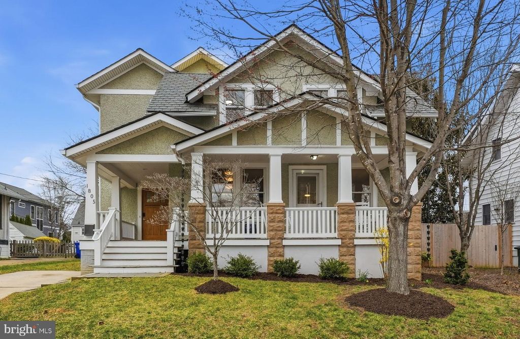 1805 N CALVERT ST, Arlington, VA 22201