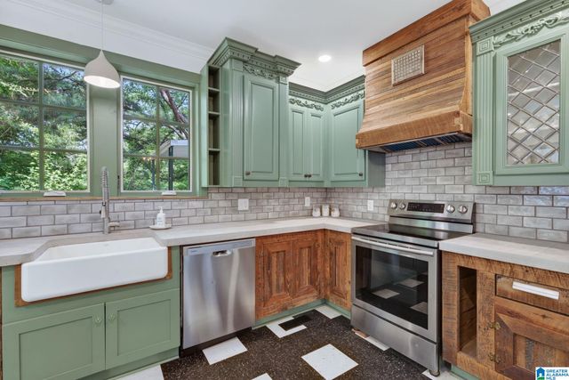 428 VALLEY ROAD, Birmingham, AL 35206