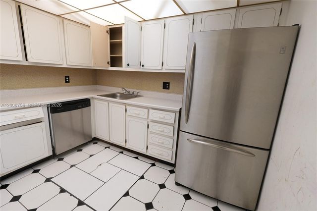 500 Executive Center Drive 1J, West Palm Beach, FL 33401